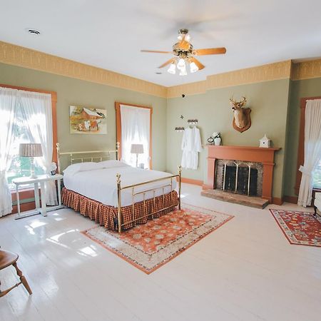 Old Caledonian Bed & Breakfast Buitenkant foto