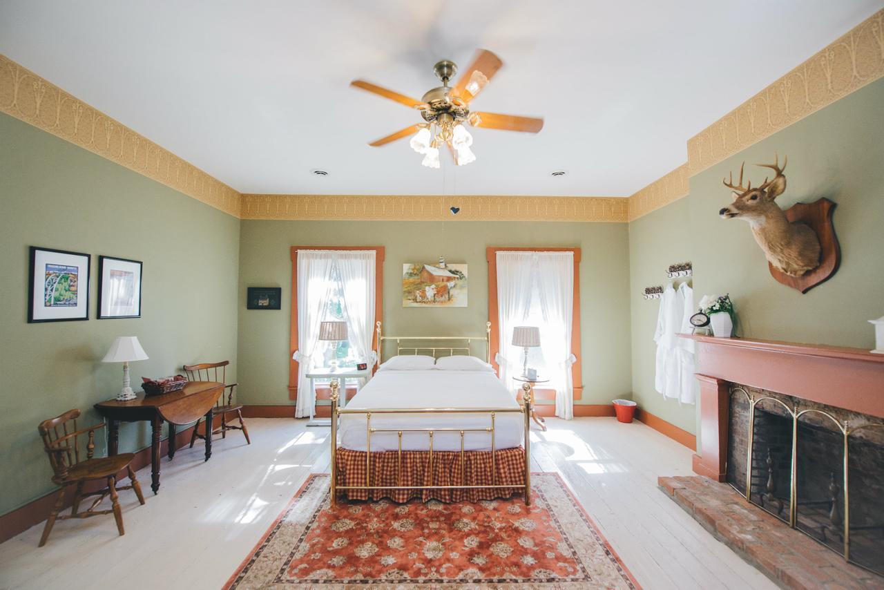 Old Caledonian Bed & Breakfast Buitenkant foto