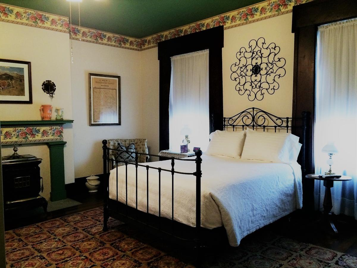 Old Caledonian Bed & Breakfast Buitenkant foto