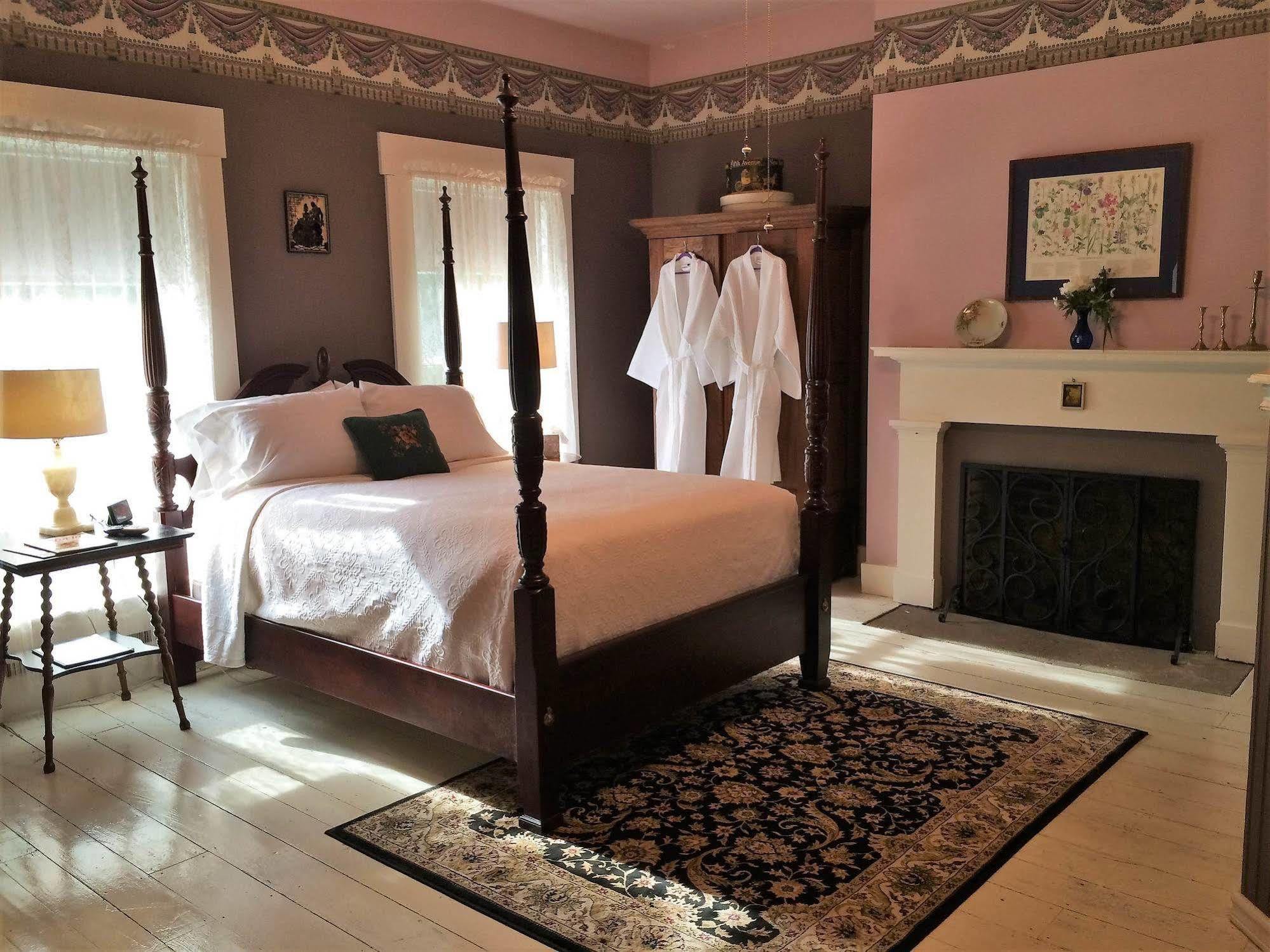 Old Caledonian Bed & Breakfast Buitenkant foto