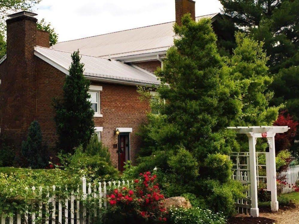 Old Caledonian Bed & Breakfast Buitenkant foto