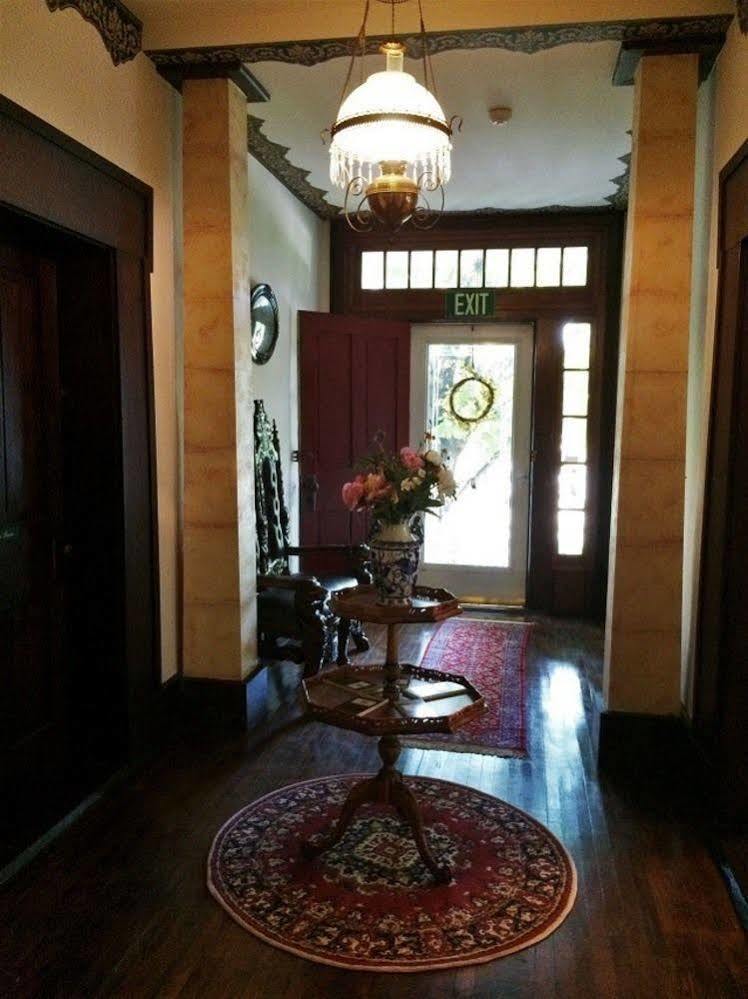 Old Caledonian Bed & Breakfast Buitenkant foto